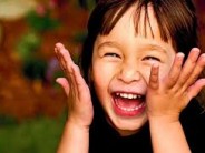 tăng cường miễn dịch cho trẻ, tiếng cười là liều thuốc vô giá cho trẻ, giúp trẻ dễ dàng kết bạn, giúp trẻ kiểm soát cảm xúc,